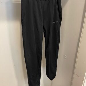 Nike therma fit sweatpants medium